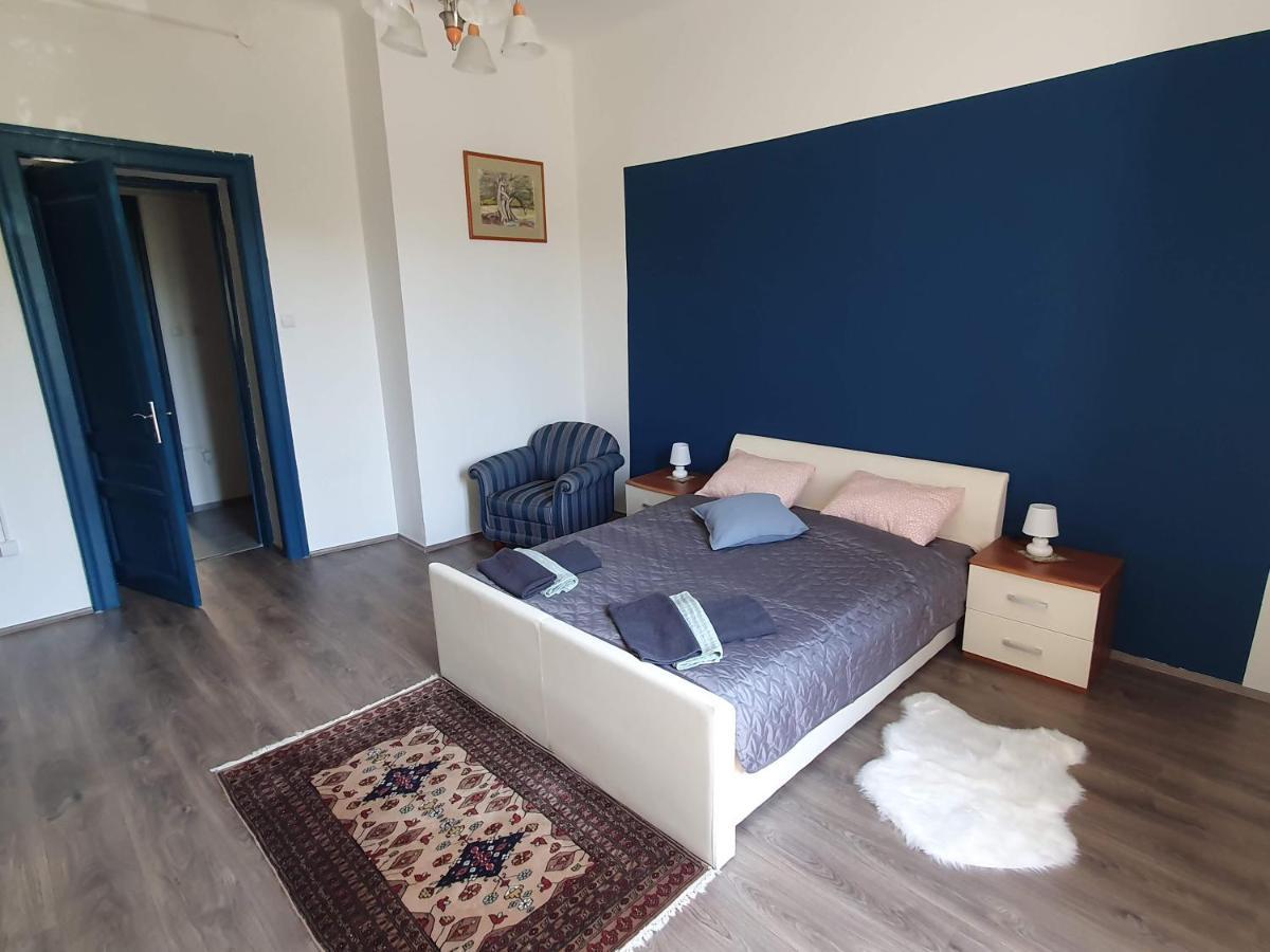 Apartment Tina Pula Bagian luar foto