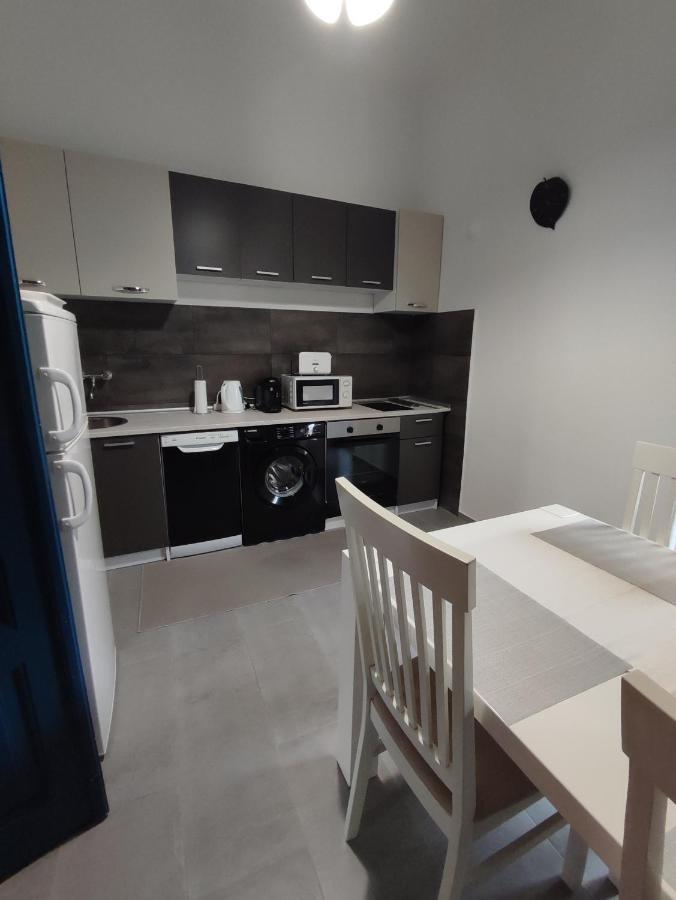 Apartment Tina Pula Bagian luar foto