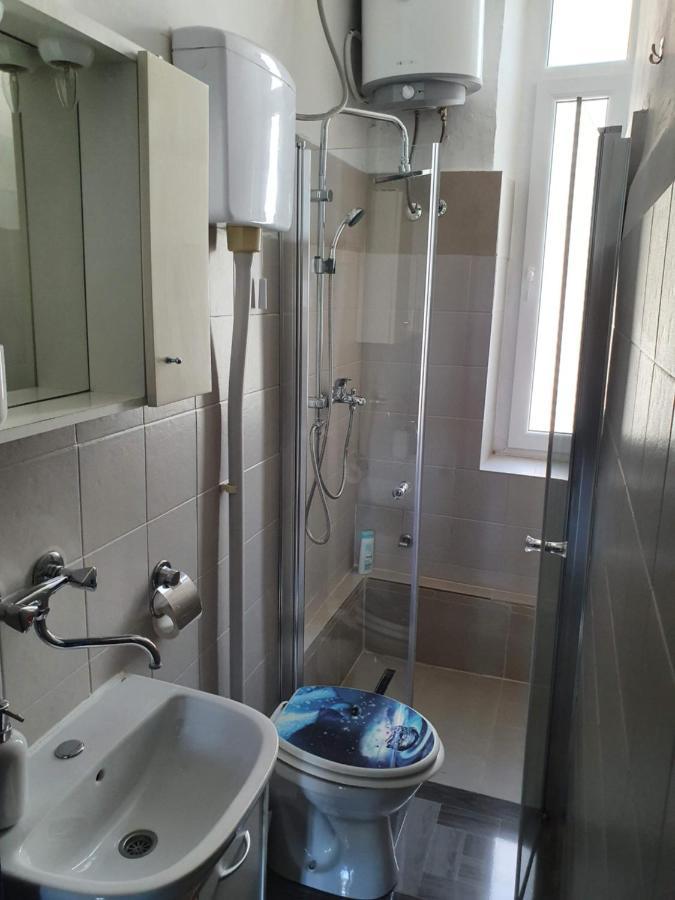 Apartment Tina Pula Bagian luar foto