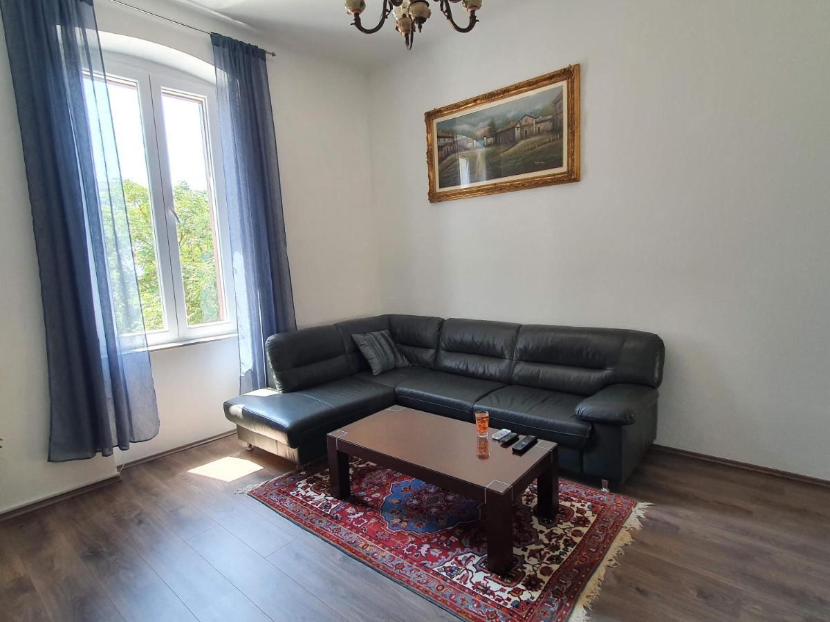 Apartment Tina Pula Bagian luar foto